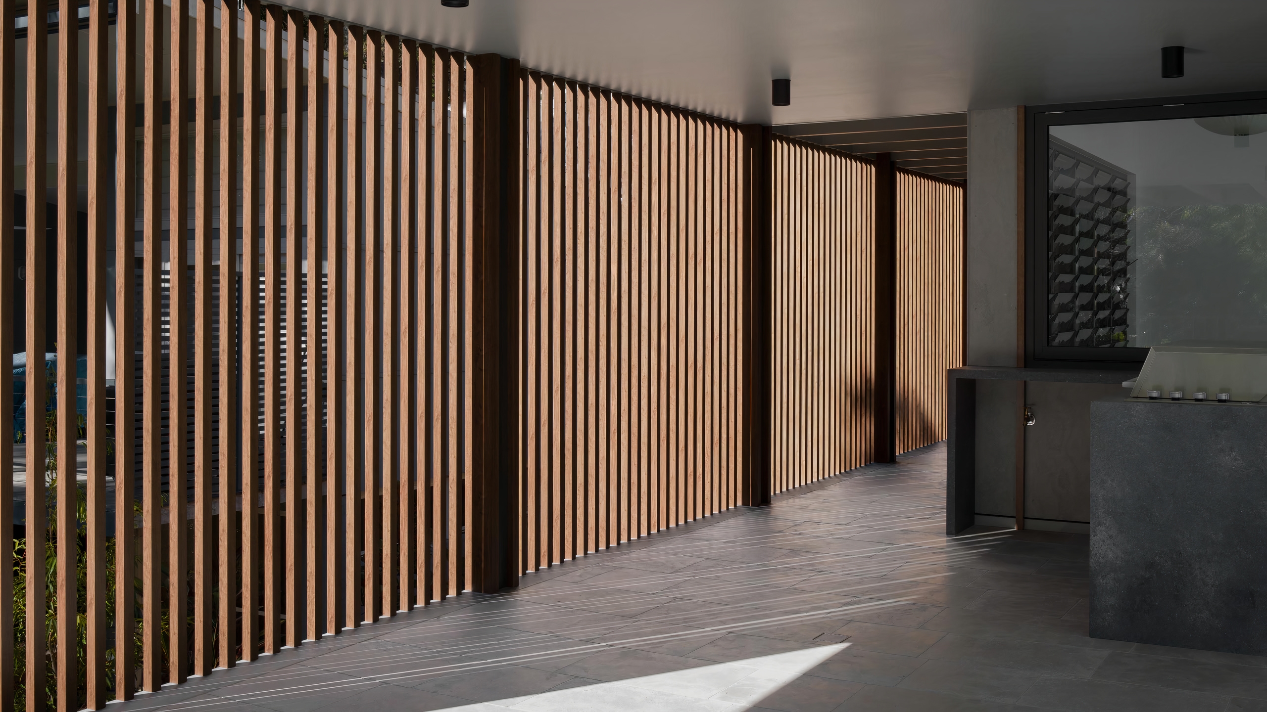 Stand-Up Battens for Screens