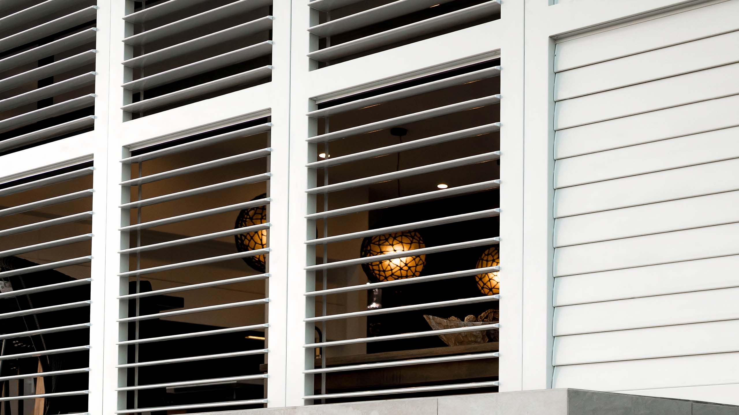 Operable Louvres for Screens