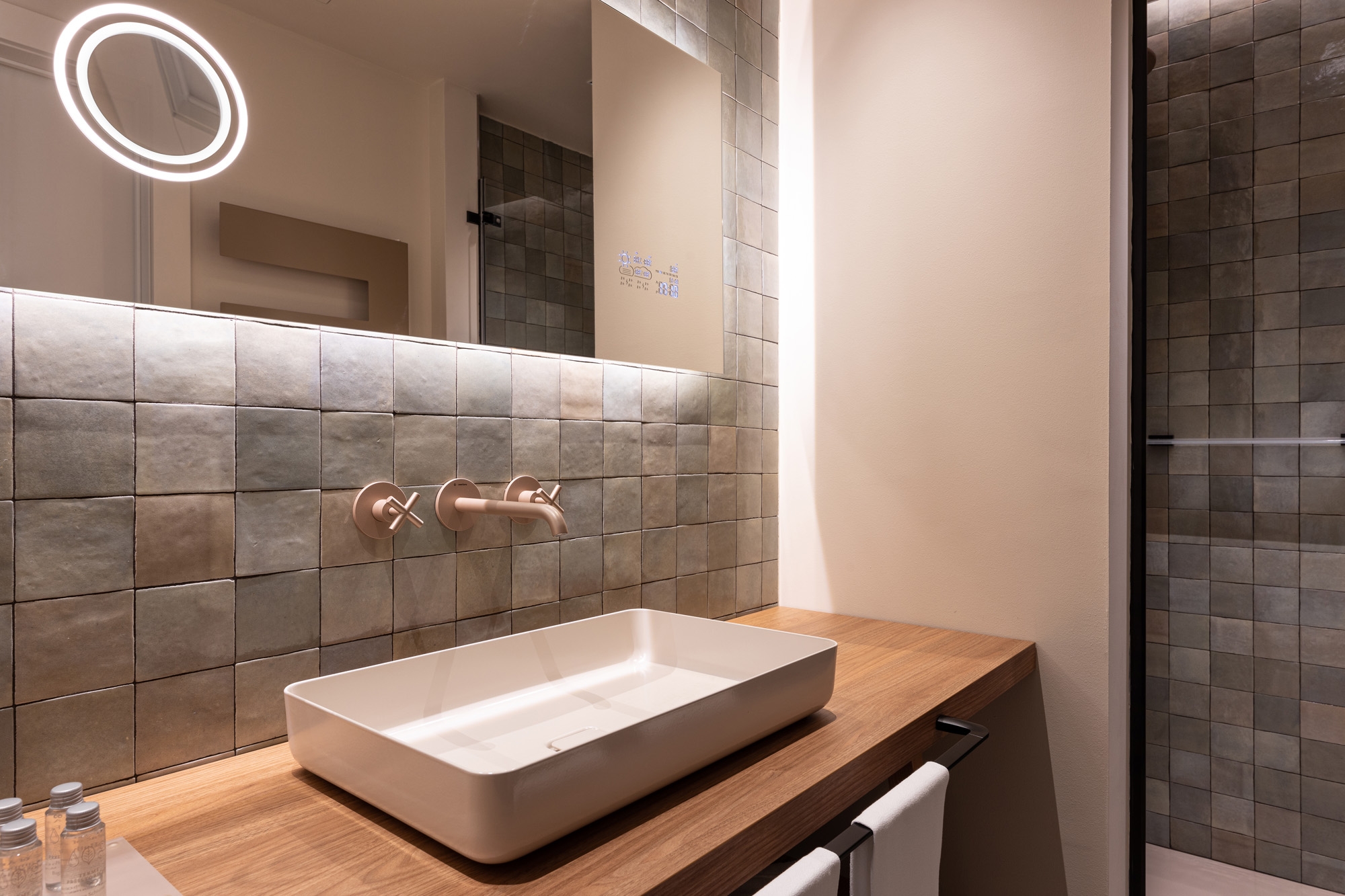 Washbowls & Shower Surface in Italian Lodges