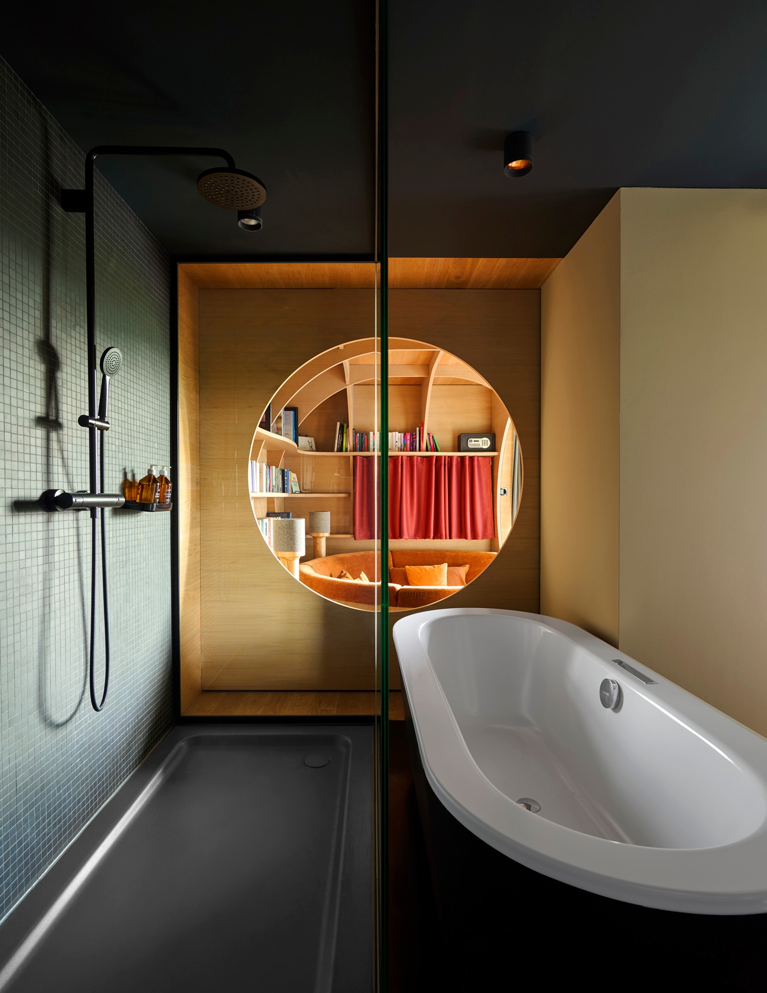 Recycled Bathtubs & Shower Tray in Berlin Hotel