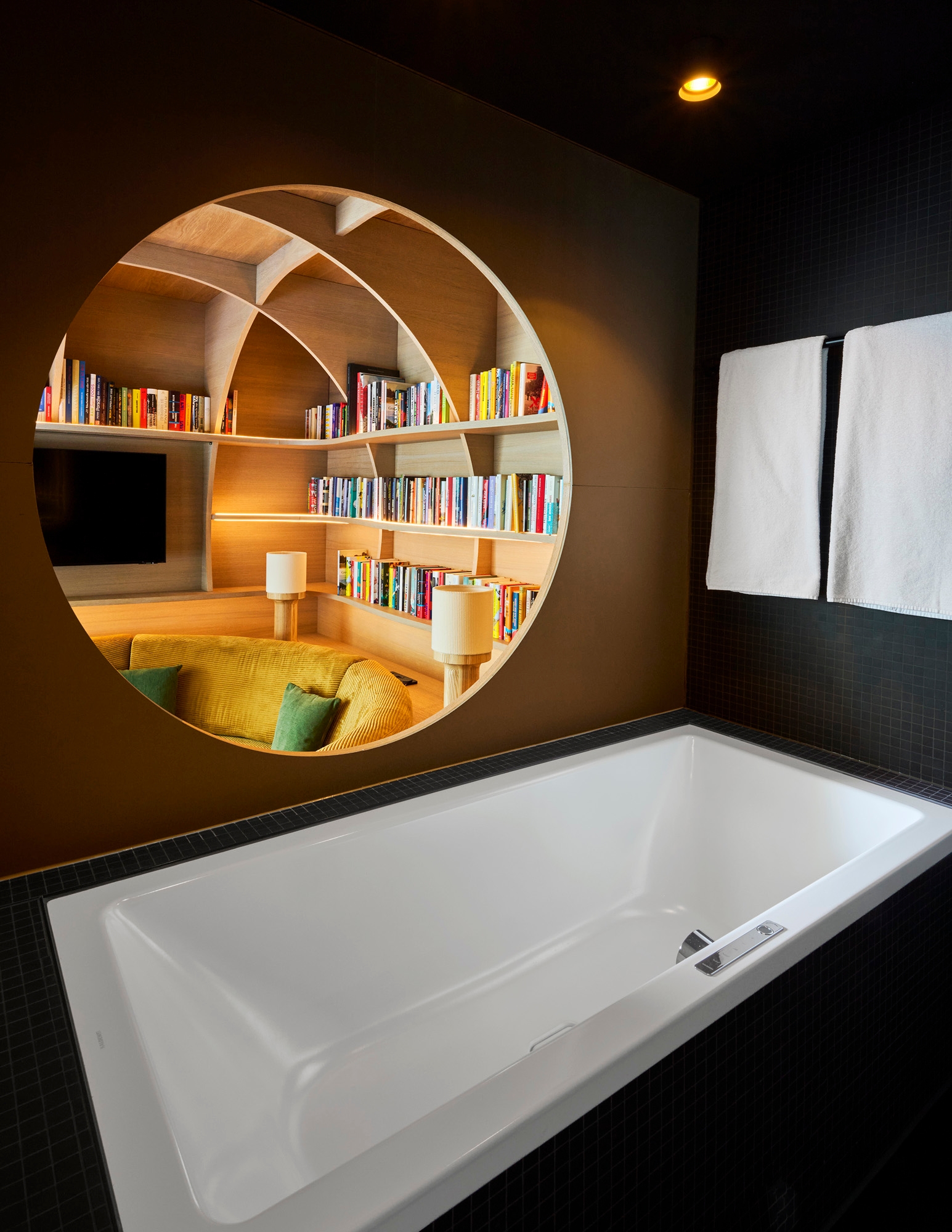 Recycled Bathtubs & Shower Tray in Berlin Hotel