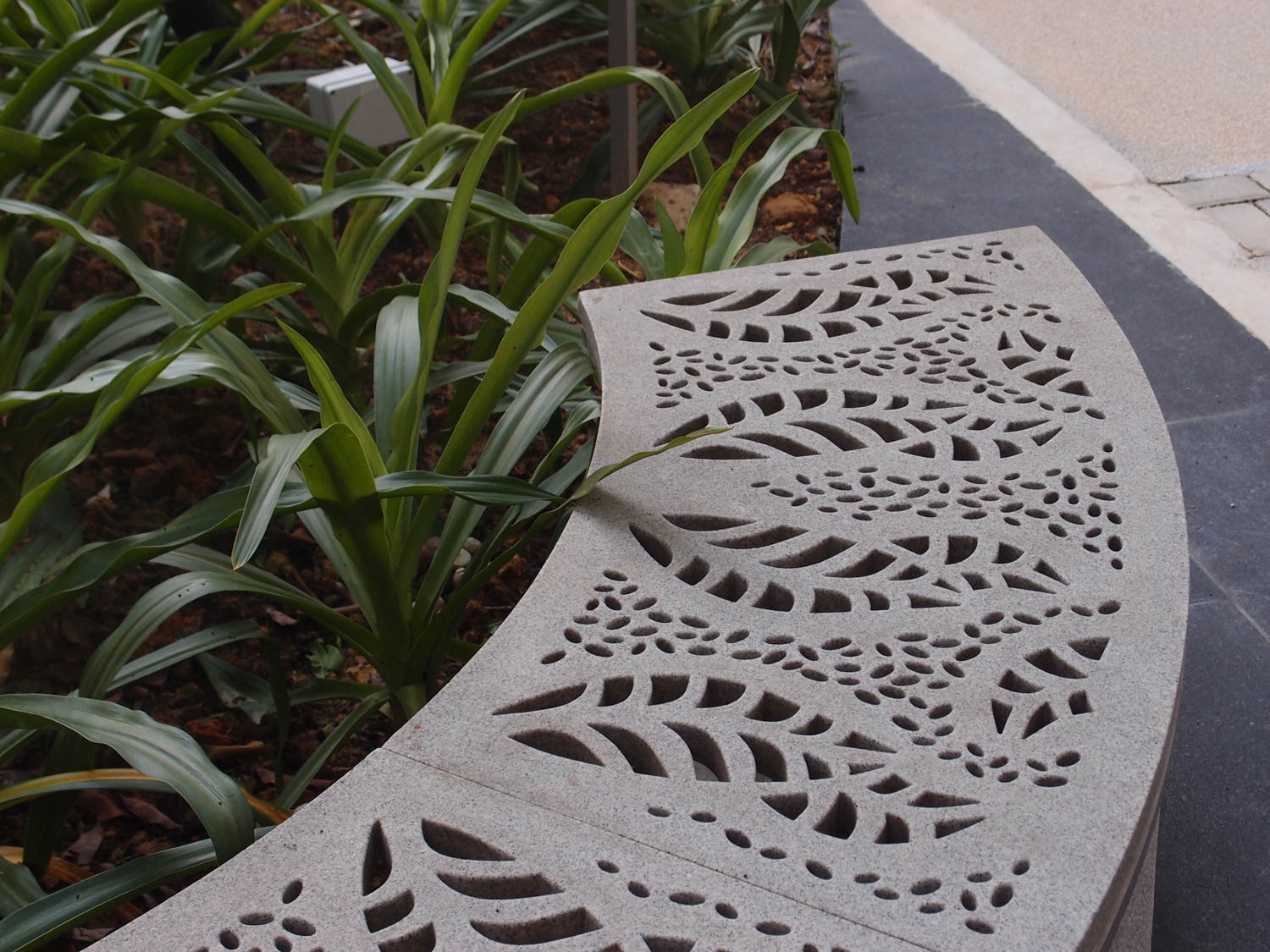 Sculptural Custom Seats in Yale Singapore College