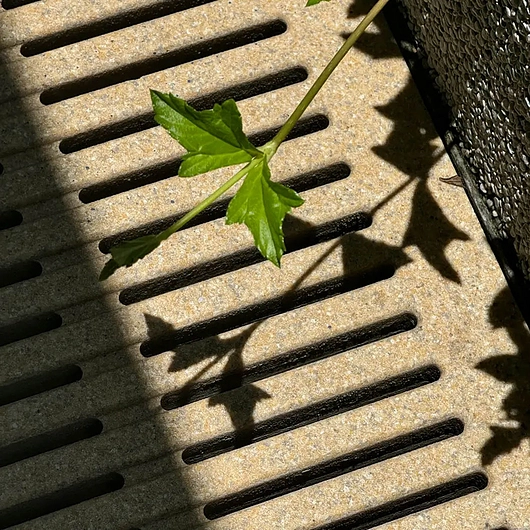 Reinforced trench grates and sump covers