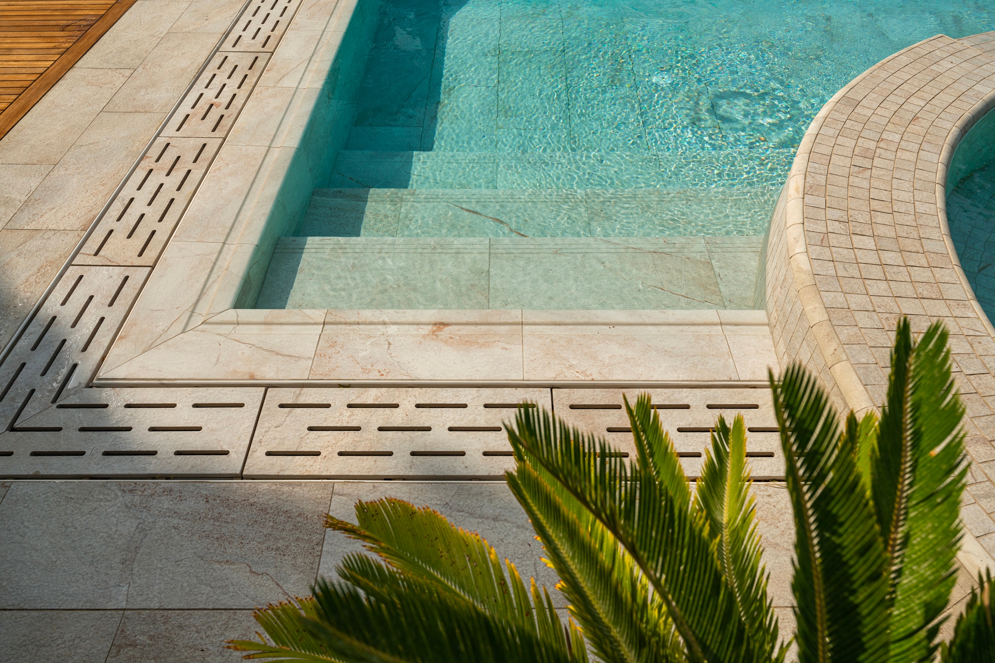 Porcelain Monoblock Grates