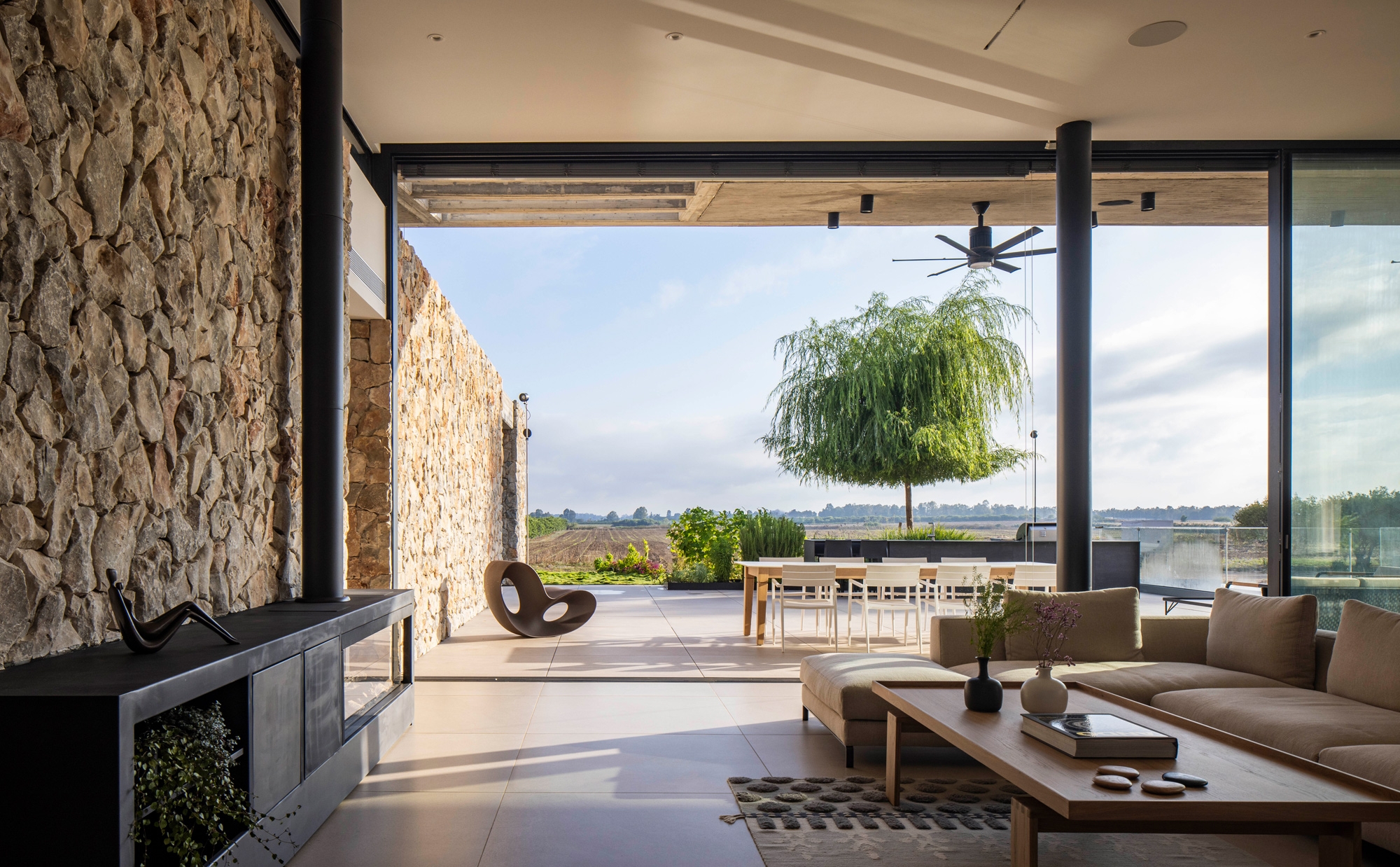 Minimal Sliding System in Home Residence