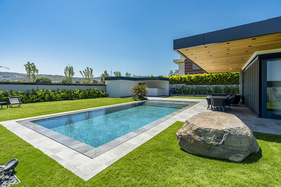 Porcelain Pool Tiles in Çeşme Villa