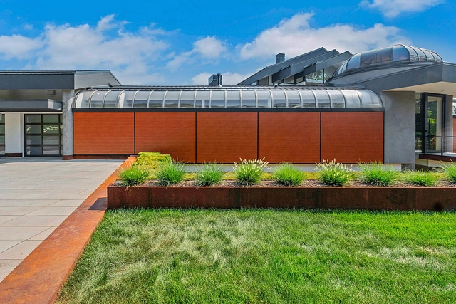 Woodgrain Aluminum Cladding in Michigan Residence