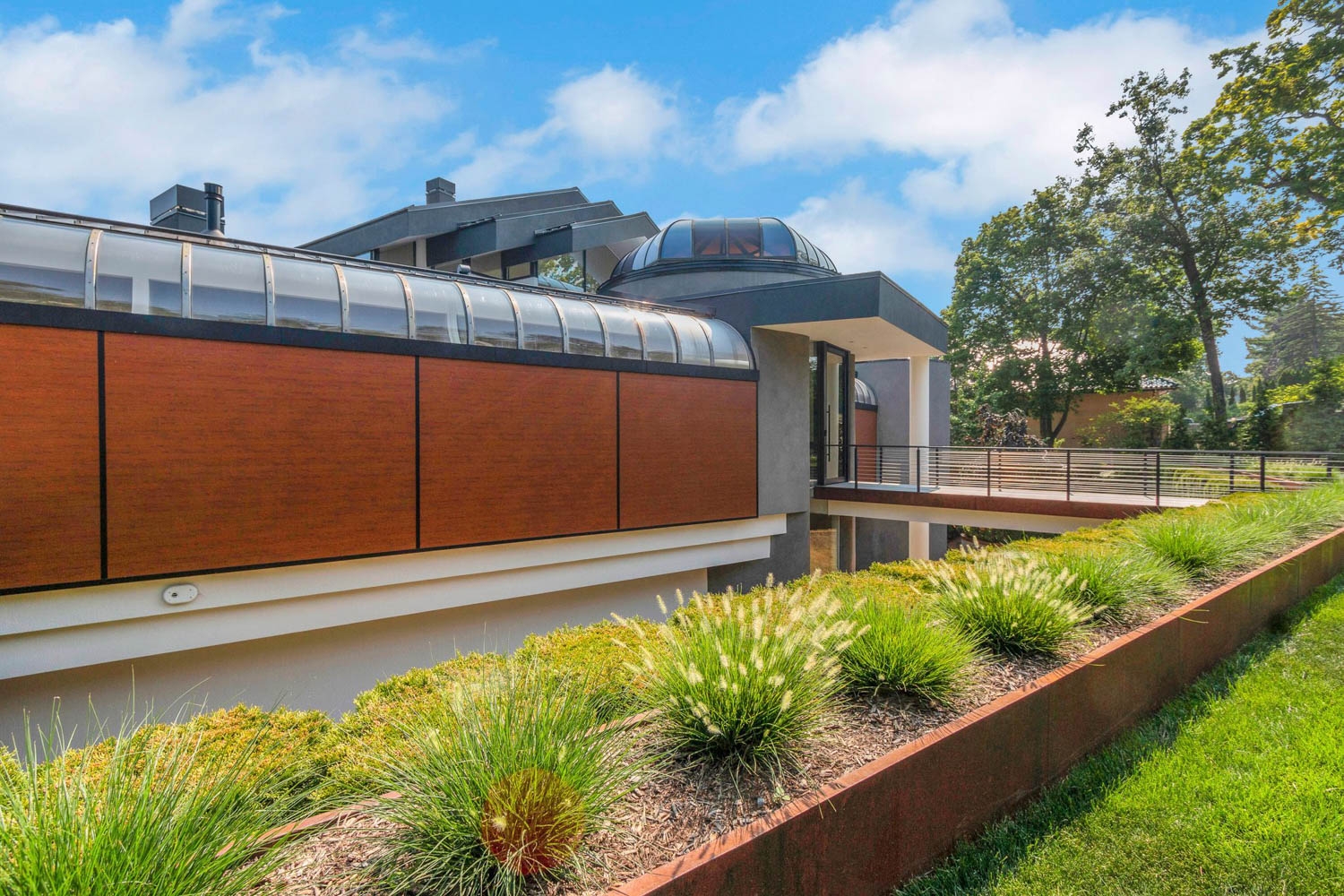 Woodgrain Aluminum Cladding in Michigan Residence