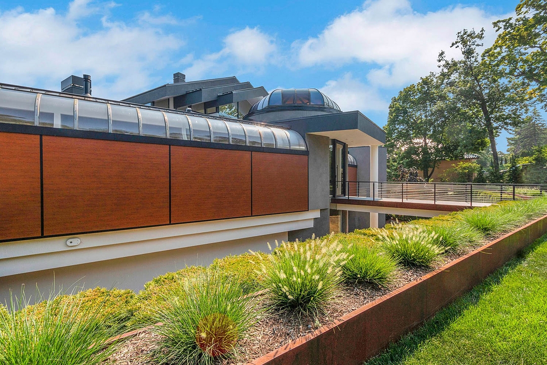 Woodgrain Aluminum Cladding in Michigan Residence
