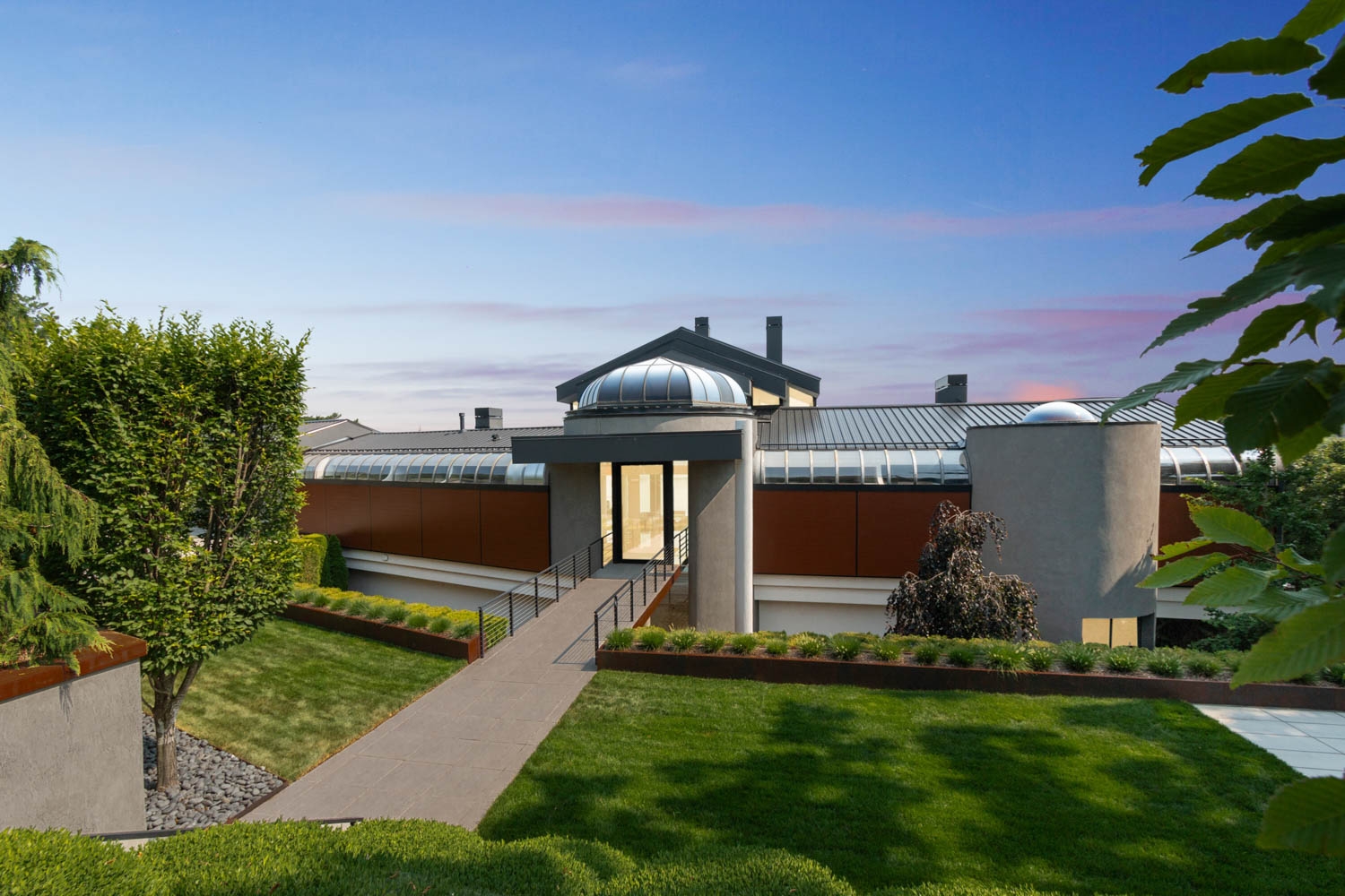 Woodgrain Aluminum Cladding in Michigan Residence