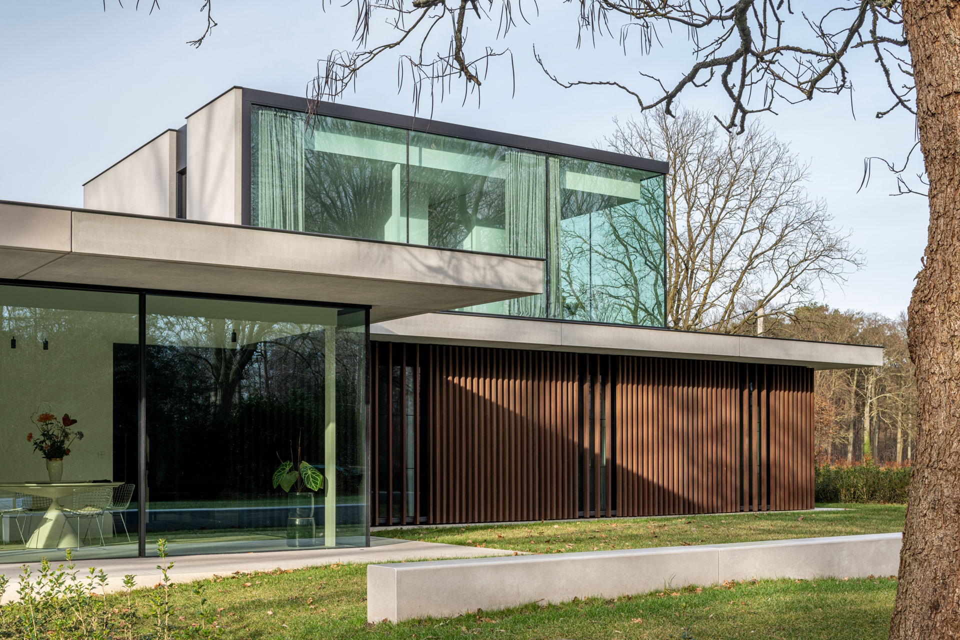 Minimal Window Frames in House R IN B