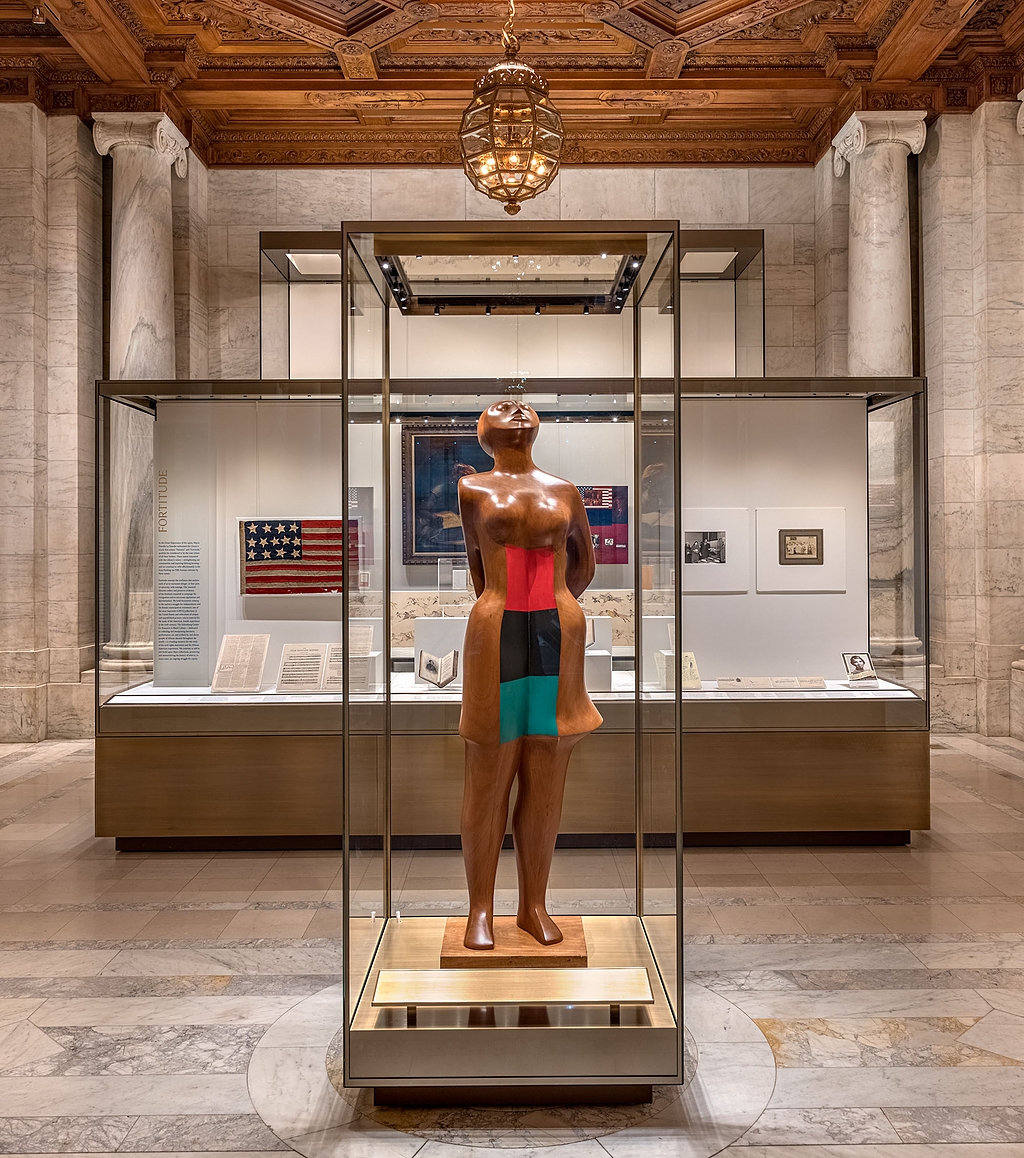 Display Case - Q-Class