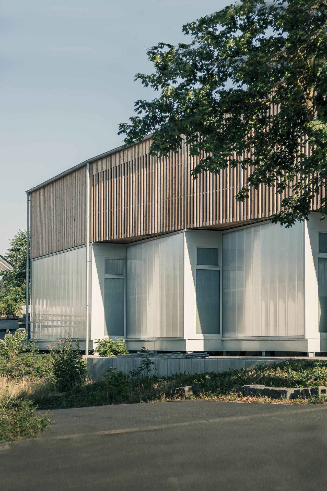 Translucent Building Elements in Modular Hall