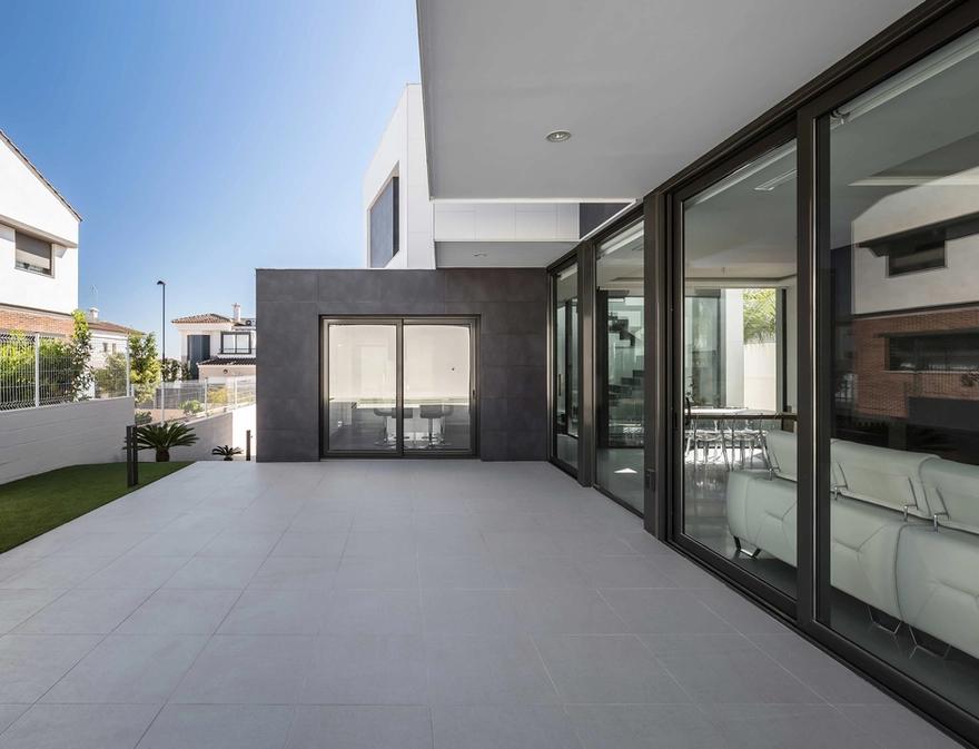 Nexo Porcelain Tile in a House in Santa Apolonia from Grespania