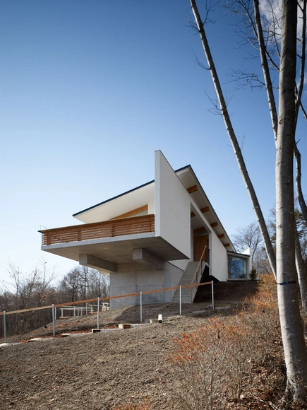 Cafe Aura / Takato Tamagami - Services 
