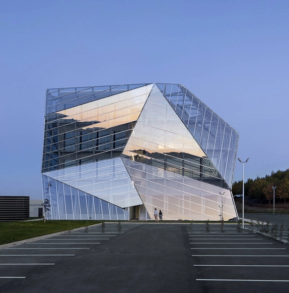 E8 大厦 / Coll-Barreu Arquitectos - 办公设施