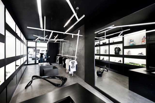 HOME：不同寻常的商店 / Luigi Valente - 零售建筑