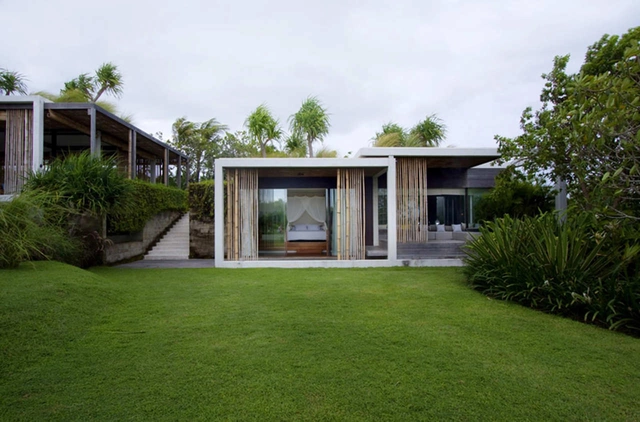Tantangan Villa / Word of Mouth Architecture - Houses, Garden, Door, Facade