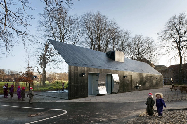 Casa de los Espejos / MLRP  - Kindergarten