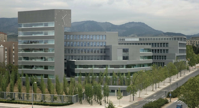 Almajayar 办公中心 / Cruz y Ortiz Arquitectos - 办公设施