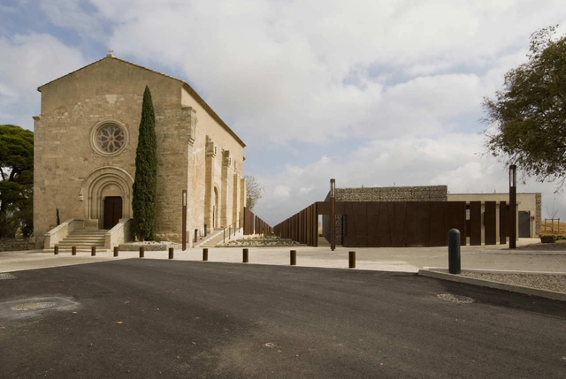Cultural Place In Domaine de Bayssan / MDR Architectes - 展览中心