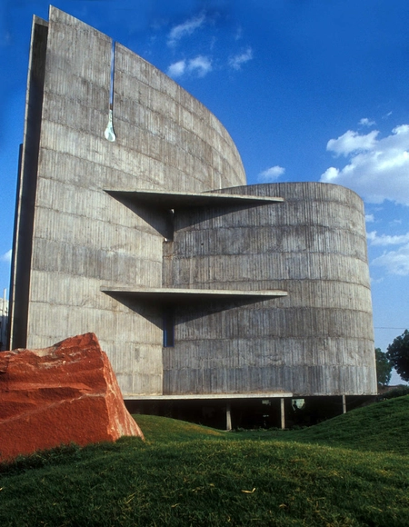 Flashback: Prathama Blood Centre / Matharoo Associates - Healthcare , Facade