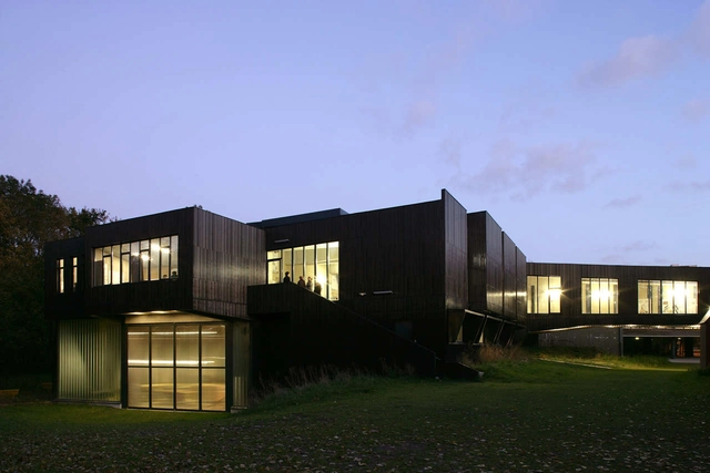 向建筑师致敬 / Atelier Seraji - 大学