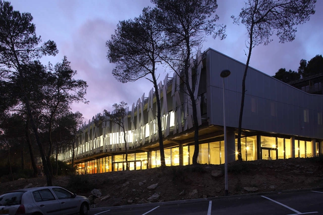 小屋 / Atelier Seraji Architectes & Associés - 学生大厅