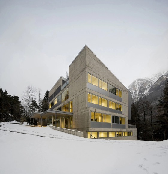 Canfranc实验室 / Basilio Tobías - 公共机构设施