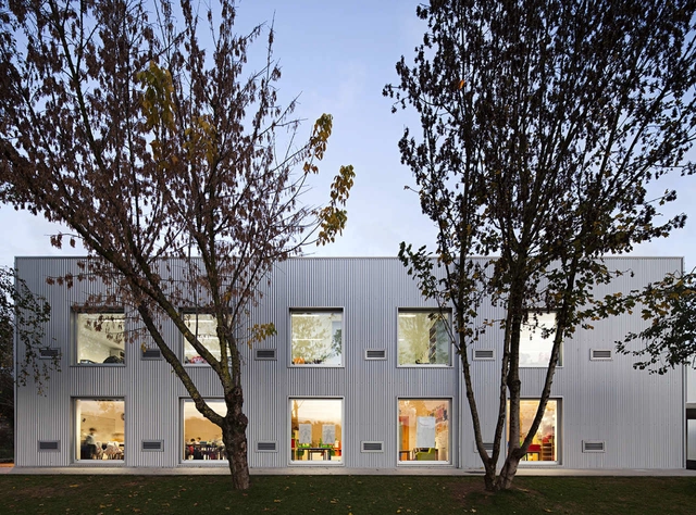 帕雷德斯学校中心 / Atelier Nuno Lacerda Lopes - 修复项目