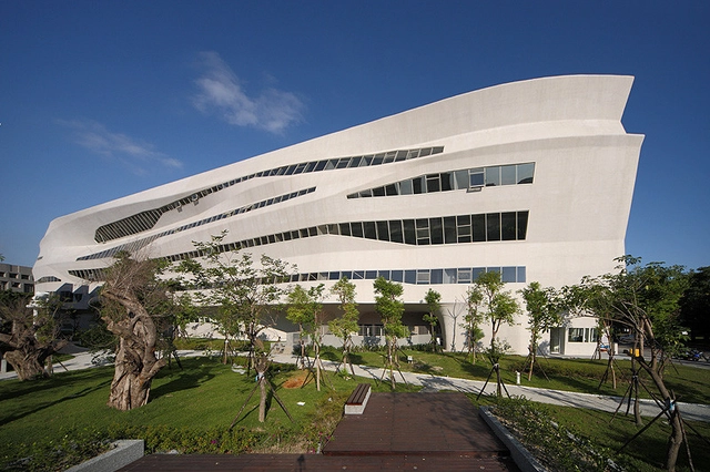 国立公共资讯图书馆 / J. J. Pan & Partners - 社区建筑