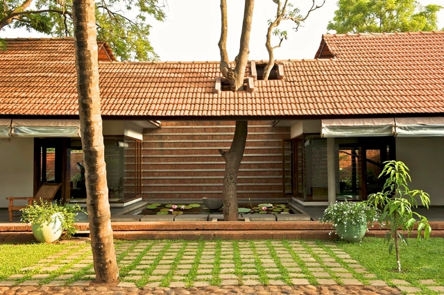 Bellad House / Khosla Associates - Houses, Garden, Facade