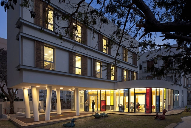 SACH / Herszage & Sternberg Architects - 保健中心
