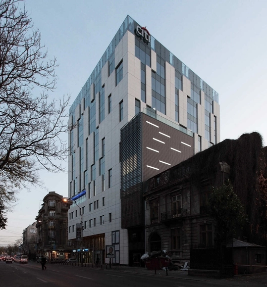 维多利亚中心 / PZP Arhitectura - 办公设施
