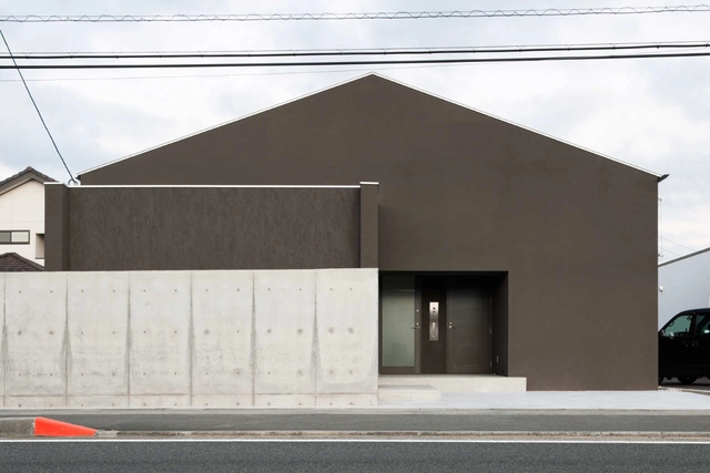 Gable House / FORM | Kouichi Kimura - Houses, Facade, Door