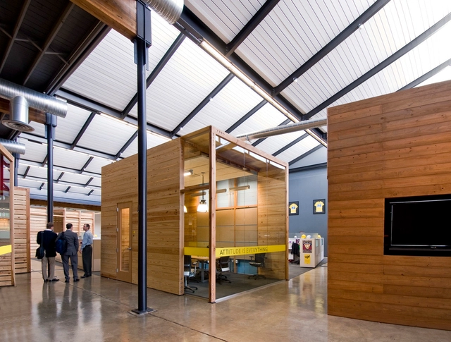 Lance Armstrong Foundation Headquarters / Lake|Flato Architects + The Bommarito Group - Interior Photography, Offices Interiors, Beam, Facade