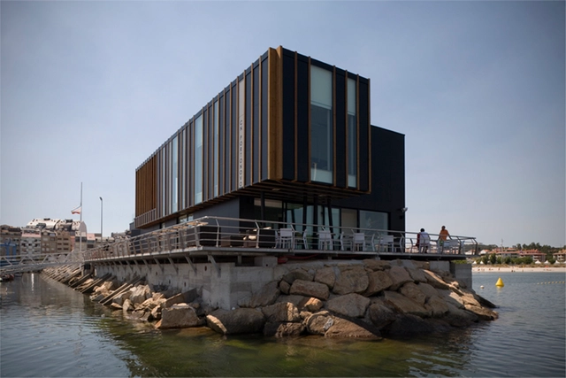 Nautical Portonovo / Díaz y Díaz Arquitectos - Sports Architecture, Facade