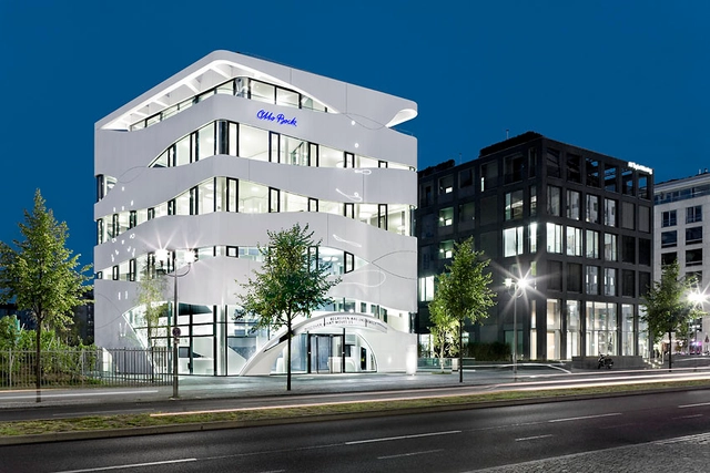 Otto Bock / Gnädinger Architekten - Centro De Salud