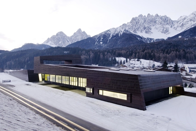 Zivilschutzzentrum / AllesWirdGut Architektur - 公共机构设施