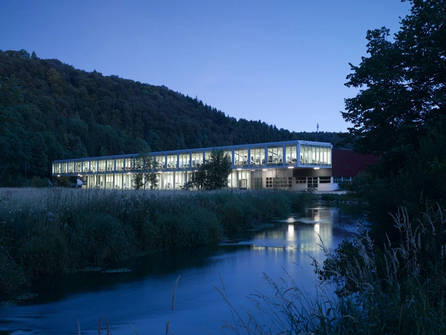 带训练工房的办公楼 / Barkow Leibinger Architekten - 办公设施