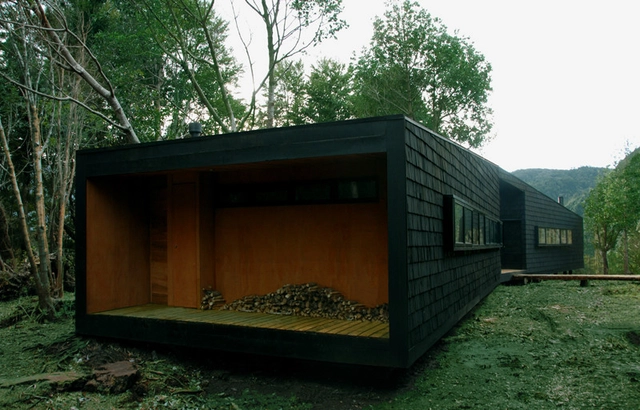 Refuge in Patagonia / Armando Montero + Diego Labbé - Houses, Facade