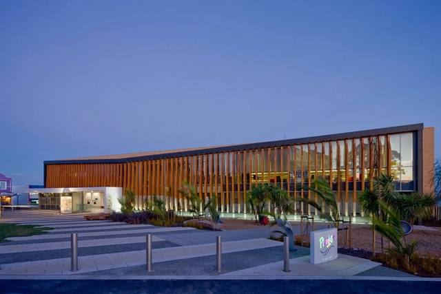 伯肯黑德图书馆和文娱中心/ Archoffice - 社区建筑