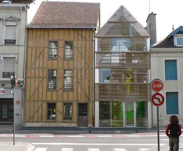 Opac de l'Aube 商业机构 / Colomès + Nomdedeu Architectes - 服务建筑