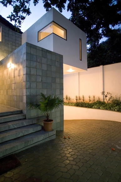 Fernandes House / Khosla Associates - Houses, Courtyard, Facade, Door