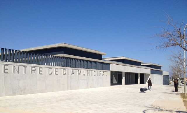 Centro de día y residencia para mayores - Centro Para La Tercera Edad, Fachada