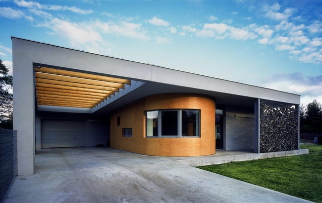 House with a Capsule / KWK PROMES - 独立住宅