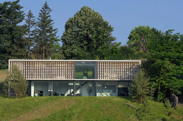 Biscuit House / AUM Pierre Minassian - Houses, Facade, Forest
