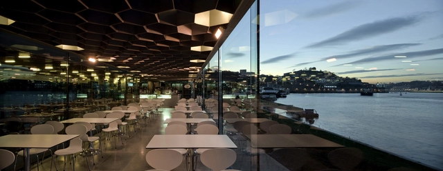 Ar de Rio Bar Esplanade / Menos é Mais Arquitectos - Fotografia de Interiores, Restaurante, Mesa, Cadeira
