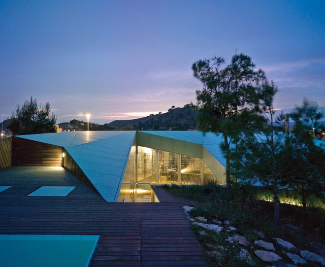 Casa entre Pinheiros / XPIRAL - Casas