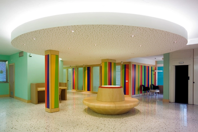 Donoratico银行 / Massimo Mariani - 服务建筑